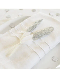 10 Plumes Blanches Paillettes Argent -Déco Festive Soldes 10 plumes blanches avec paillettes argent pour decoration table 2