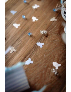 24 Confettis Mini Tétines Bleu Ciel -Déco Festive Soldes 24 mini tetines bleu ciel 3