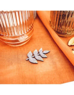 6 Confettis En Bois Feuilles Marrons & Paillettes 7 6 Confettis En Bois Feuilles Marrons & Paillettes -Déco Festive Soldes 6 confettis en bois feuilles marrons paillettes 3